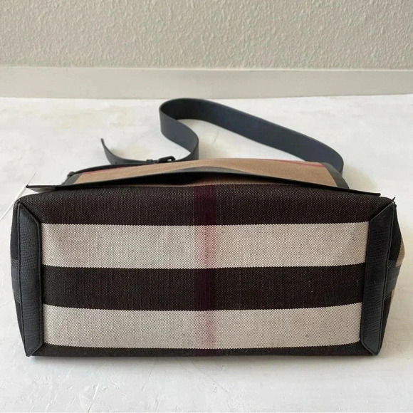 Burberry Messenger Unisex Bag - Picture 2 of 14